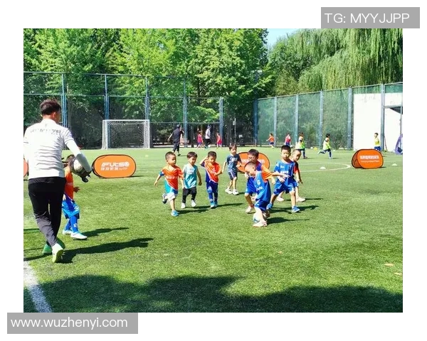 足球大姐姐带你领略绿茵场上的激情与梦想，解锁足球世界的无限可能与乐趣