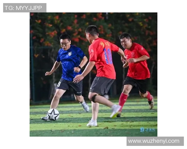 足球踢腰上技巧解析与训练方法分享助你提升球技与场上表现